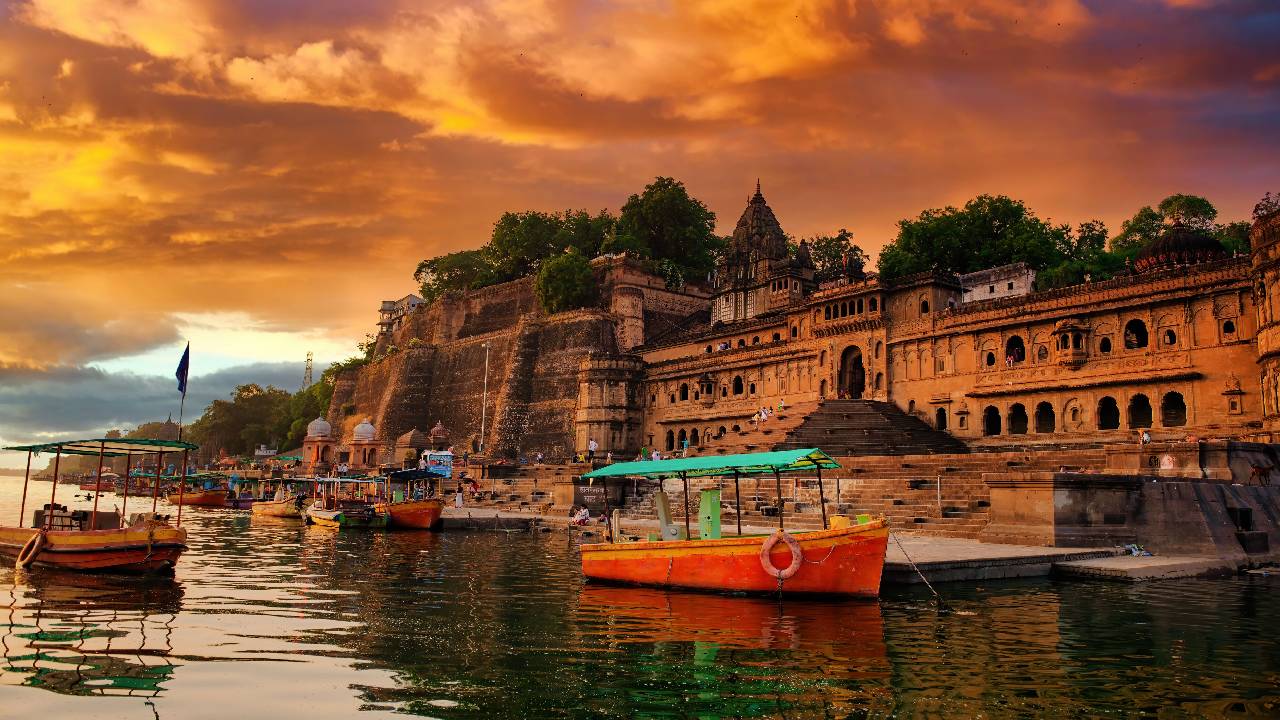 How to Choose a Hotel in Indore Based on Your Trip?